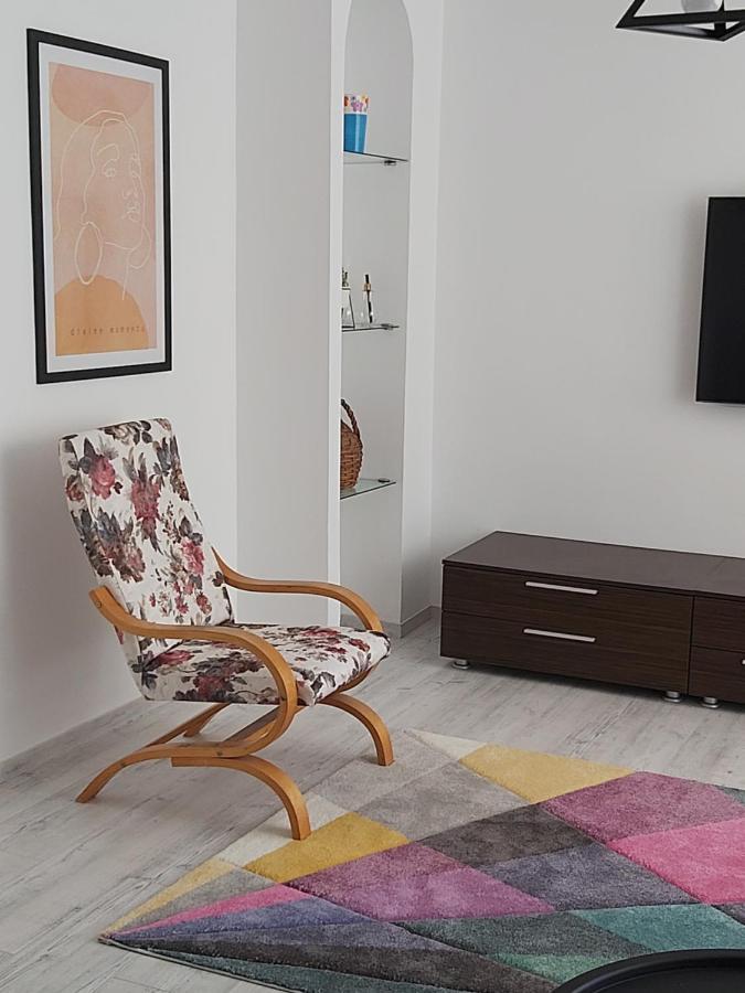 Chic Apartament Deva Eksteriør bilde
