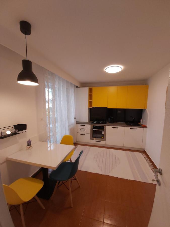 Chic Apartament Deva Eksteriør bilde